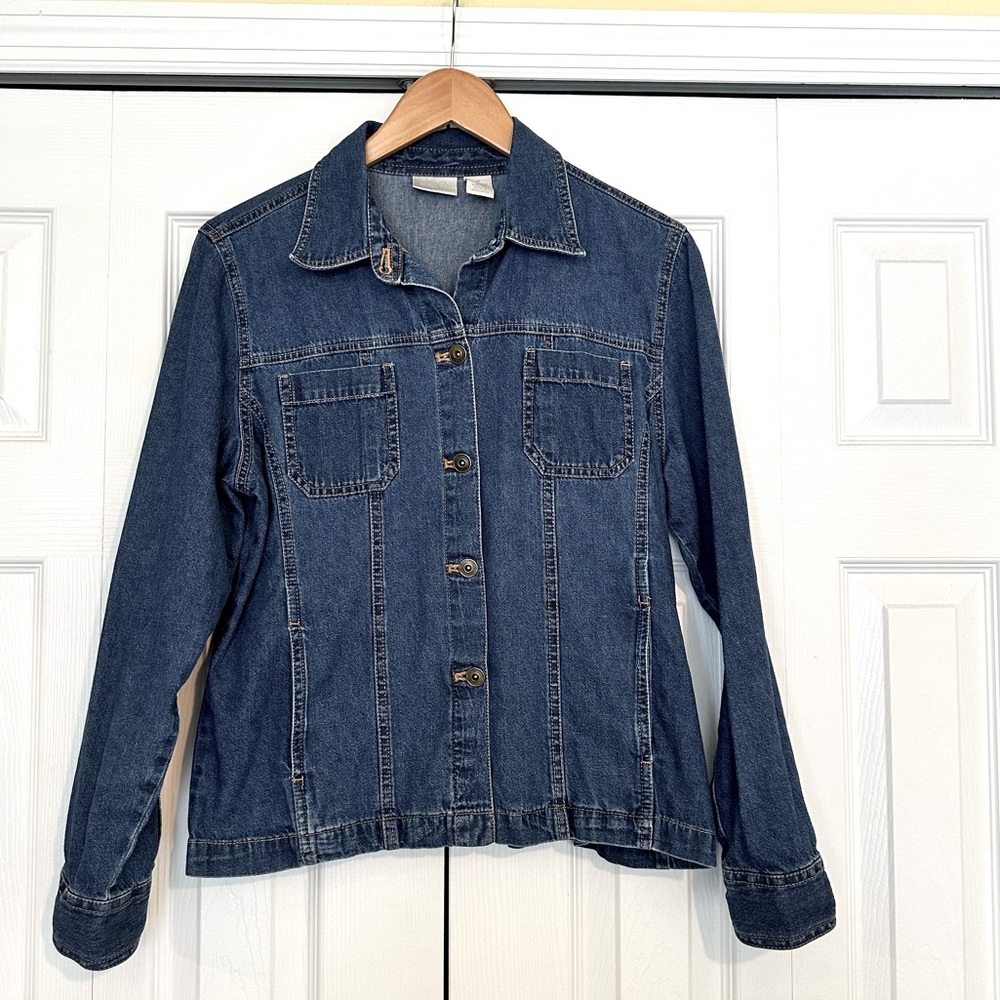 Like New! Classic Dark Wash Denim Jacket with two front pockets. Size MEDIUM